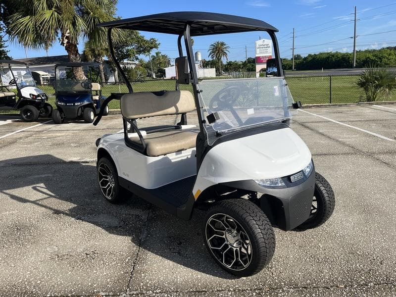 2024 E-Z-GO Freedom RXV ELiTE Lithium — Bright White — Zero-Maintenance Electric Sale