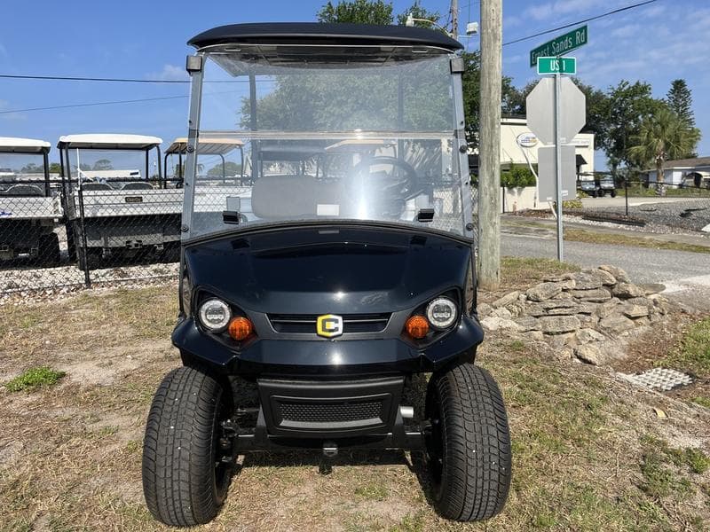 2025 Cushman Hauler XL ELiTE Lithium UTV — Black — 6-Foot Bed & 1600 lb Payload